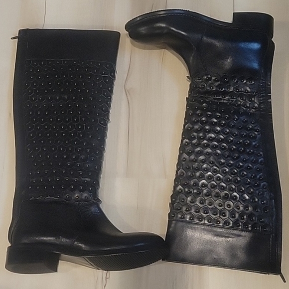 LUI CHUNG Black Leather Scallop Studded Tall Gladiator Style Boots 8. - Picture 4 of 9